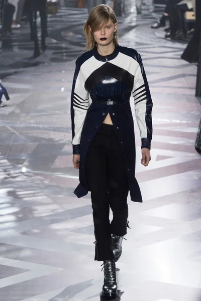 Look 14